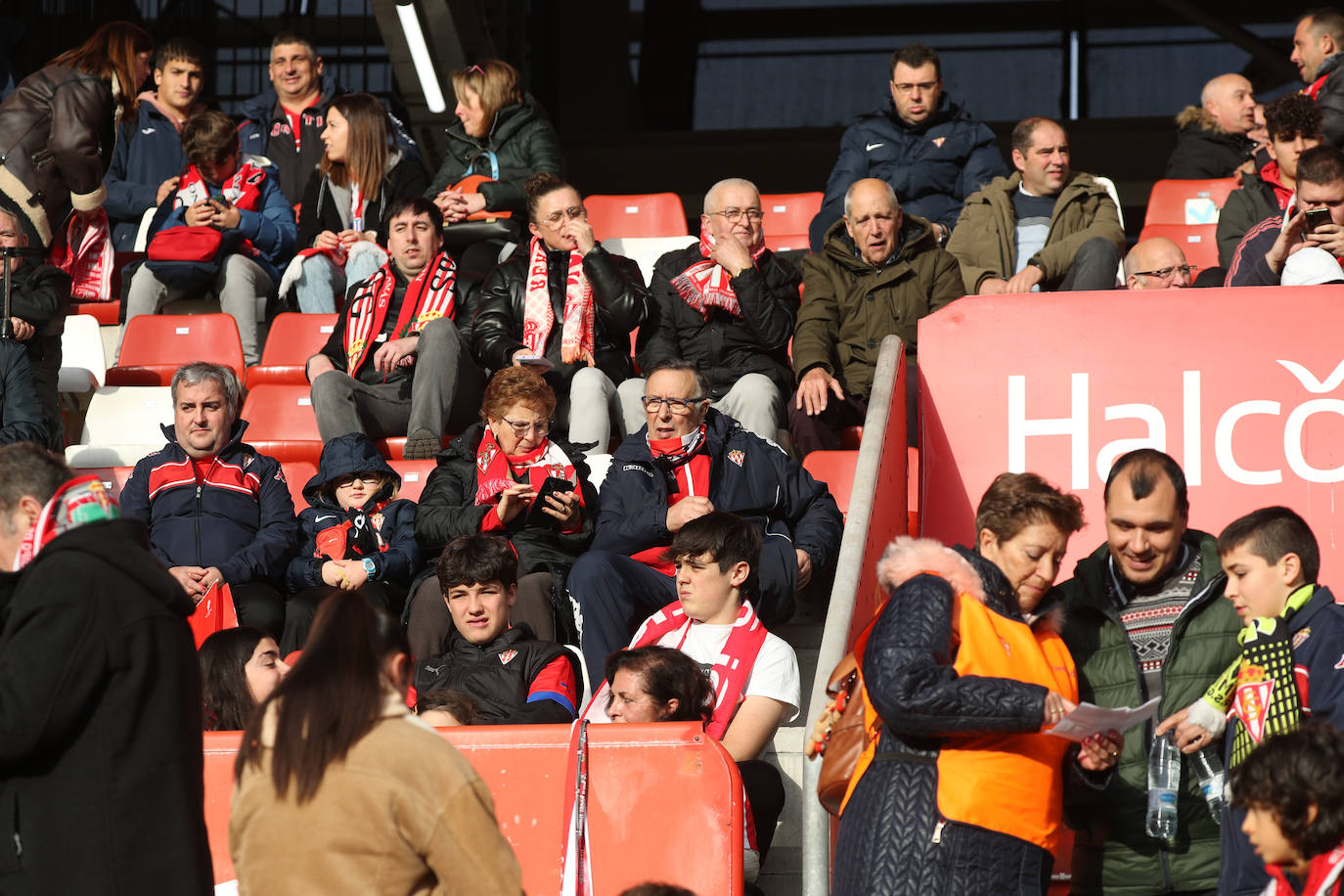 Fotos: ¿Estuviste en el Sporting-Cartagena?¡Búscate en El Molinón!