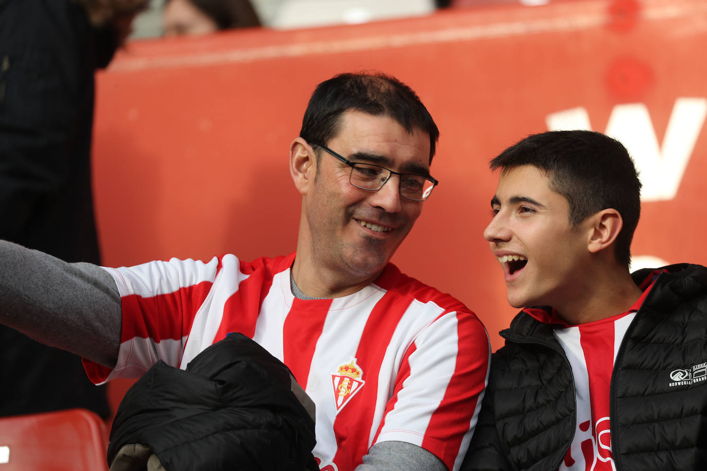 Fotos: ¿Estuviste en el Sporting-Cartagena?¡Búscate en El Molinón!