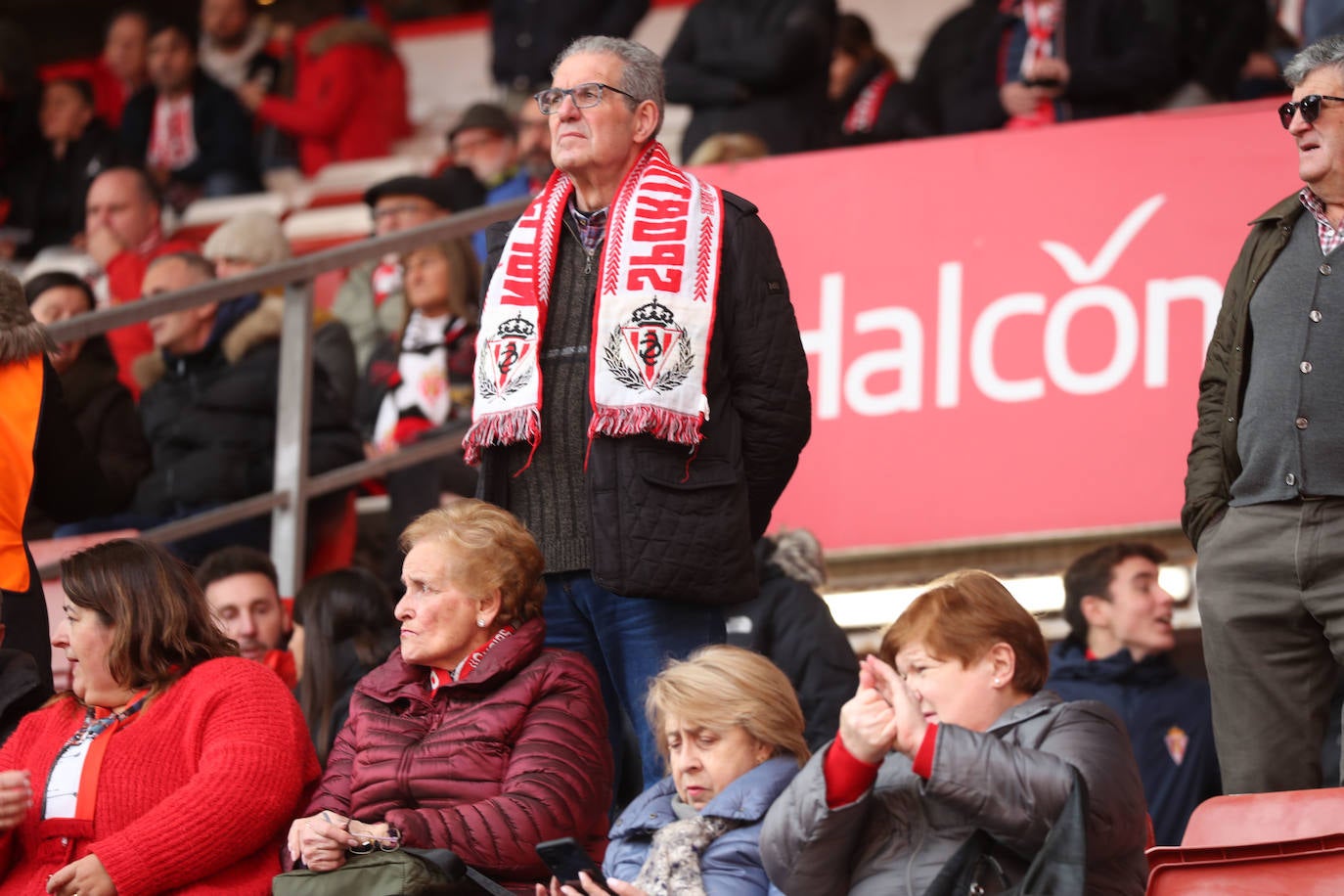 Fotos: ¿Estuviste en el Sporting-Cartagena?¡Búscate en El Molinón!