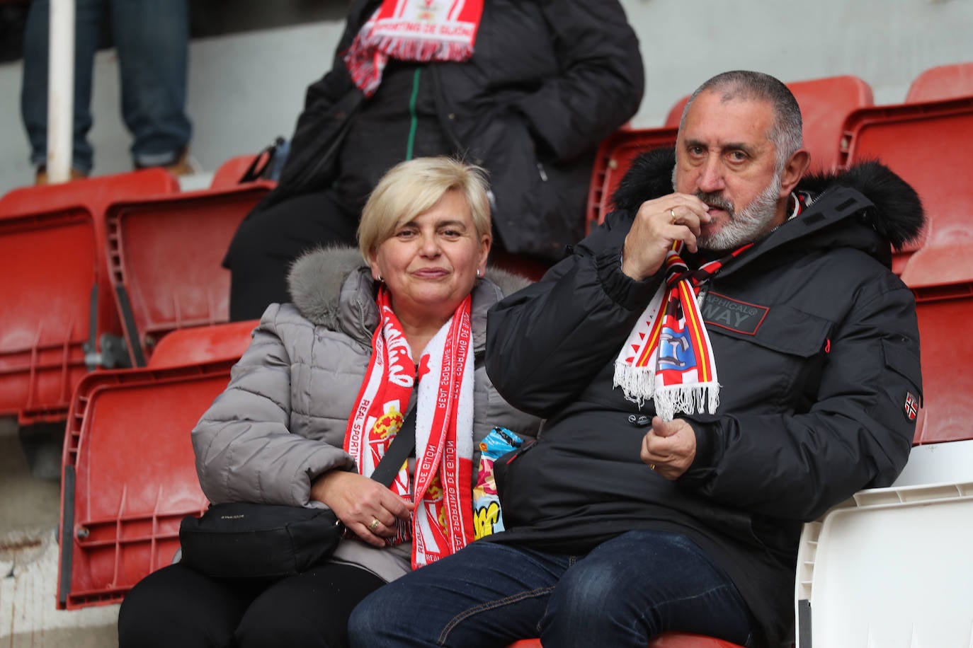 Fotos: ¿Estuviste en el Sporting-Cartagena?¡Búscate en El Molinón!