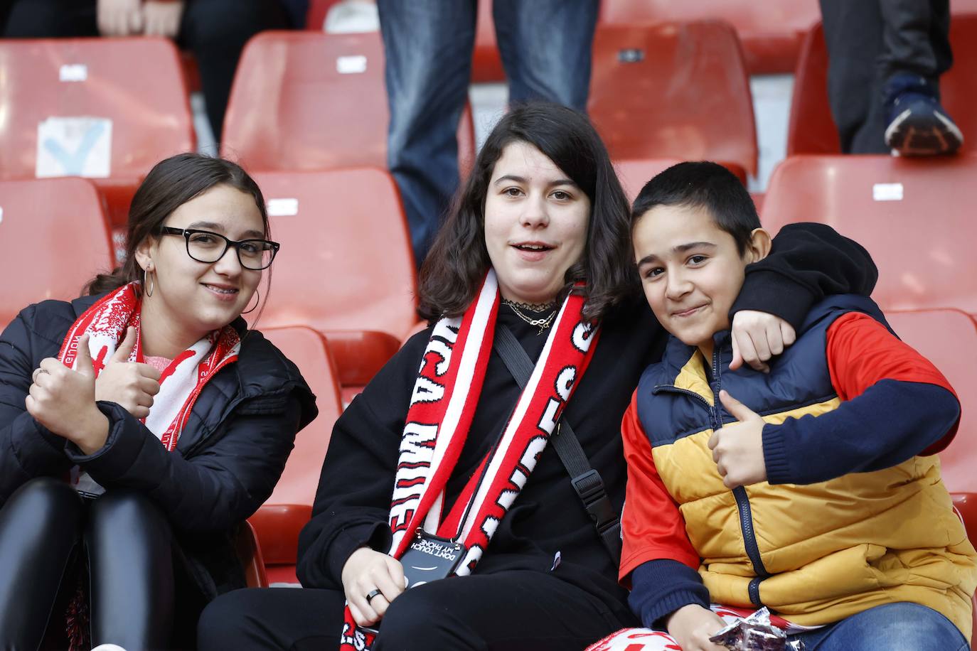 Fotos: ¿Estuviste en el Sporting-Cartagena?¡Búscate en El Molinón!