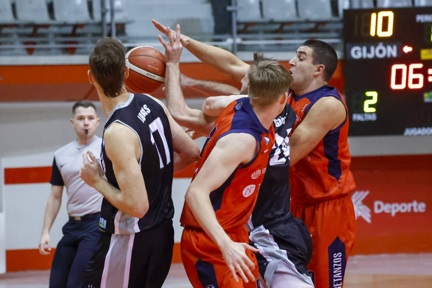 Fotos: El Círculo aplasta al Santo Domingo