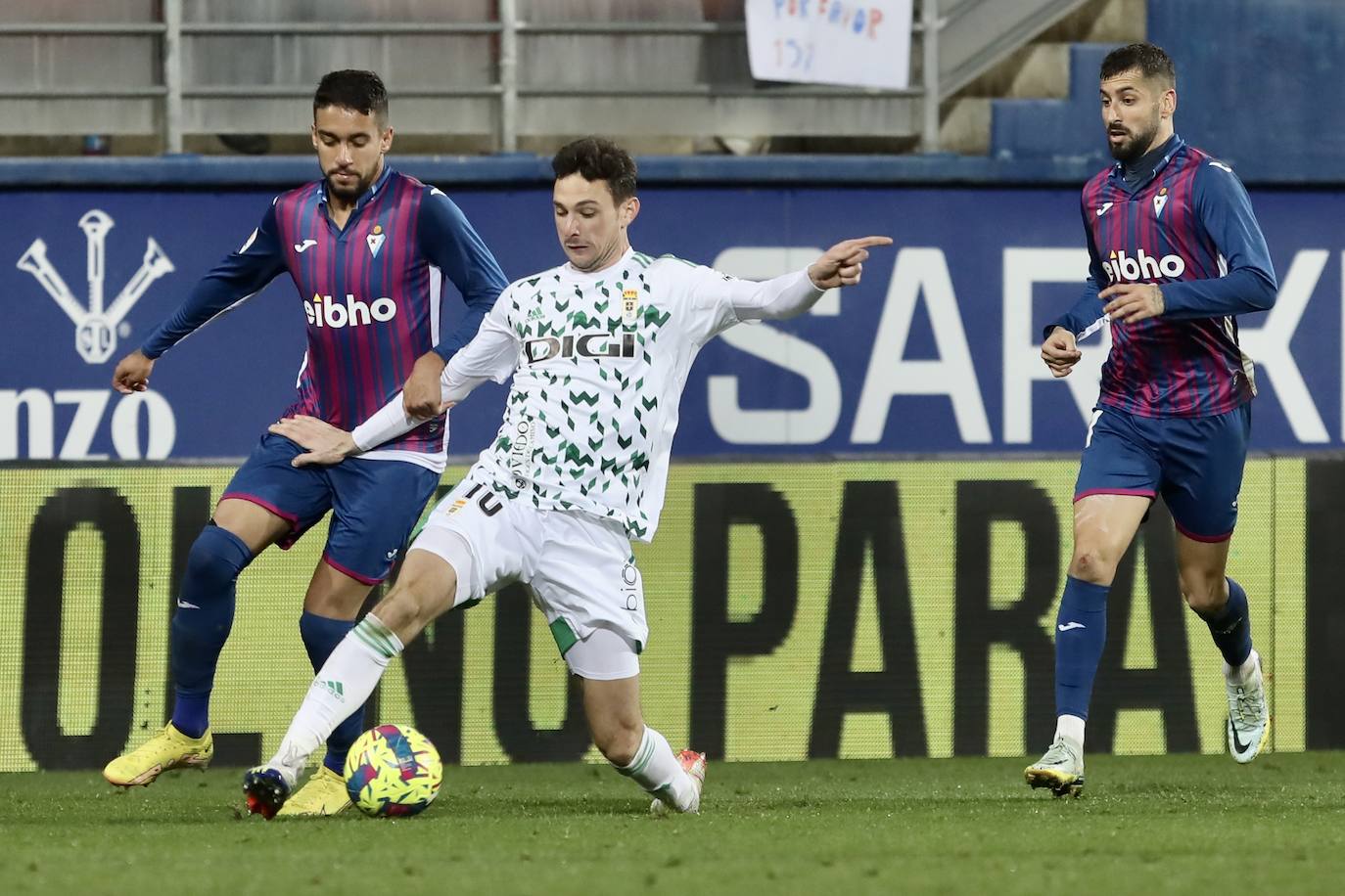 Fotos: Las mejores jugadas del Eibar - Real Oviedo