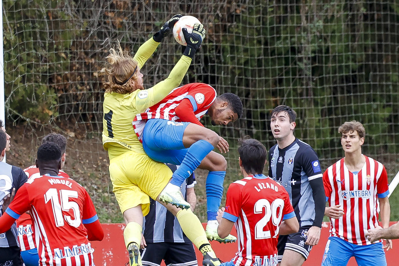 Fotos: Las jugadas del Sporting B 2-1 Tuilla