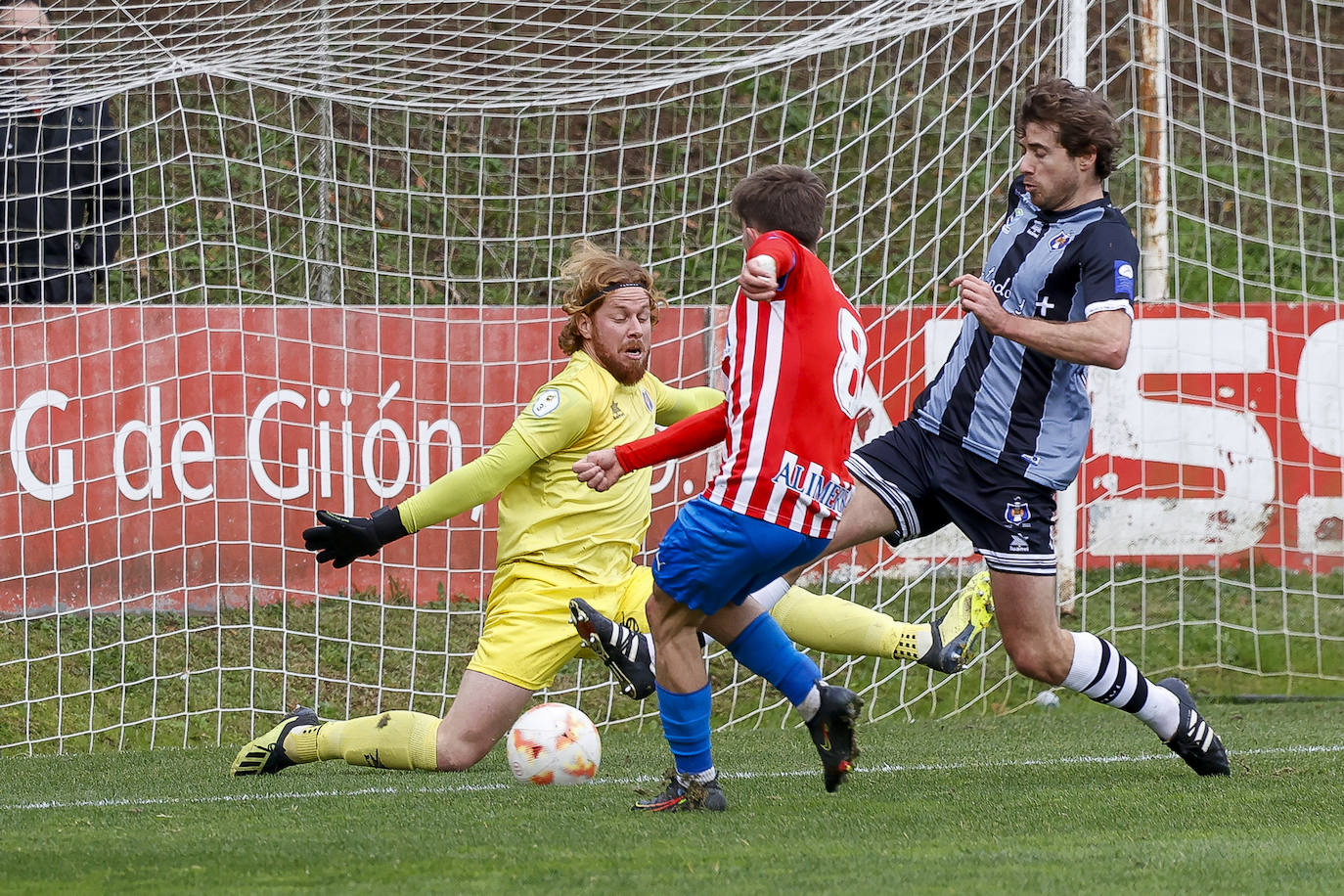 Fotos: Las jugadas del Sporting B 2-1 Tuilla