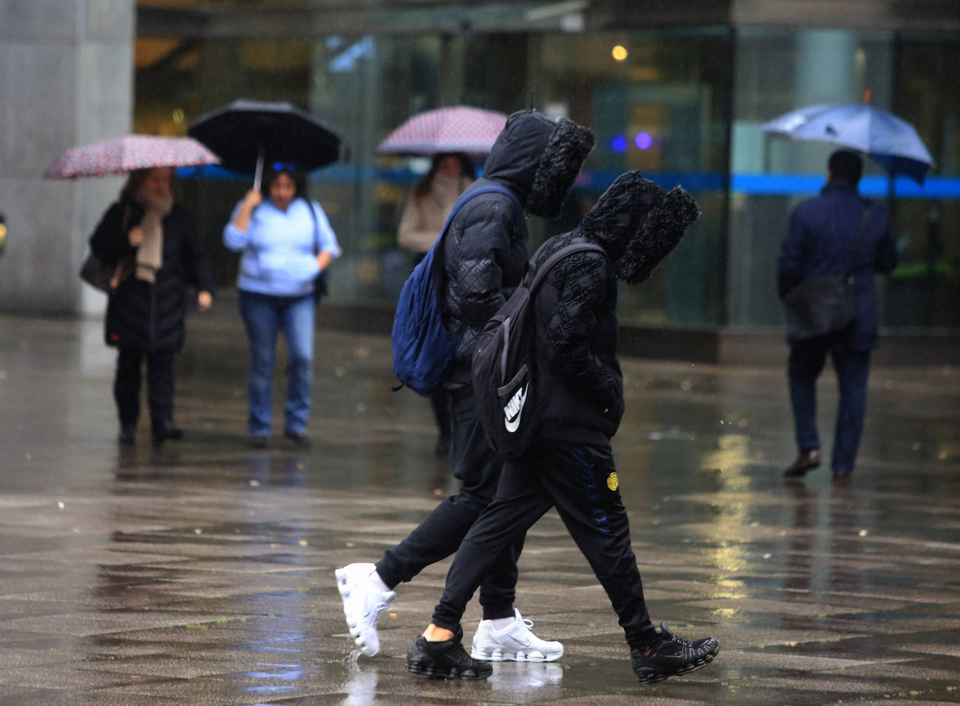 Fotos: Un frente cálido deja este lunes lluvias por toda la región