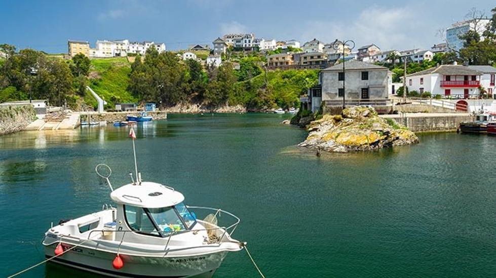 Pueblo y puerto de Viavélez (El Franco)