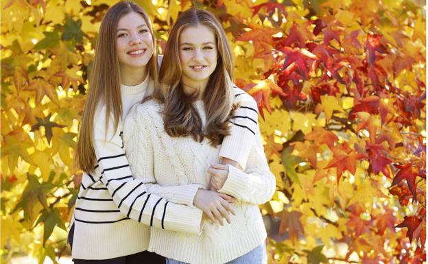 La Princesa de Asturias y su hermana Sofía protagonizan la felicitación navideña de los Reyes