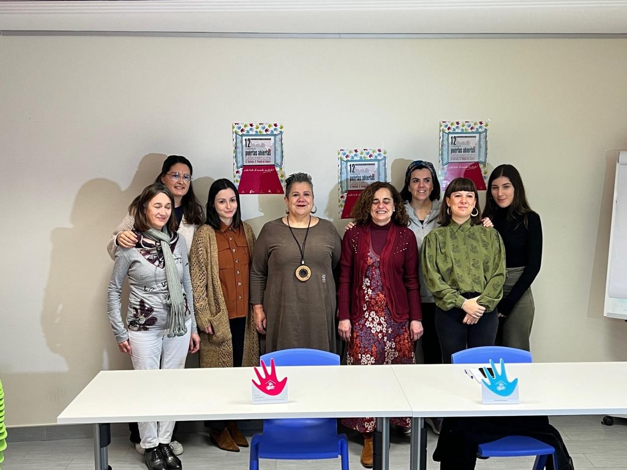 Isabel Fernández y María Pérez junto con otras responsables de las distintas asesorías de la Casa Participa. 