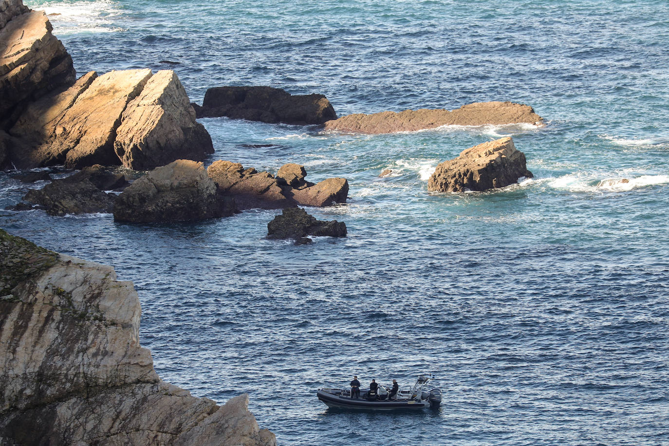 Fotos: Reanudan en el Cabo Peñas la búsqueda de la joven Sandra Bermejo