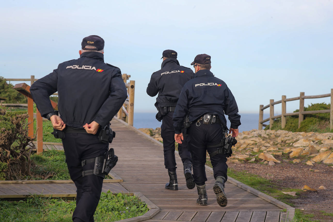 Fotos: Reanudan en el Cabo Peñas la búsqueda de la joven Sandra Bermejo