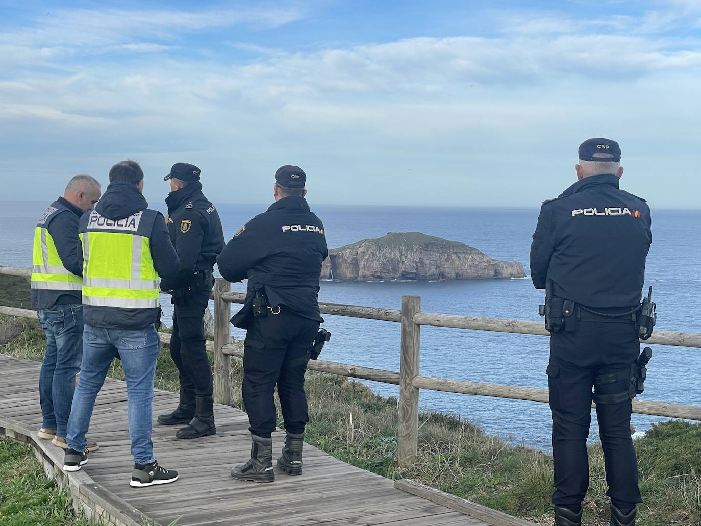 Fotos: Reanudan en el Cabo Peñas la búsqueda de la joven Sandra Bermejo