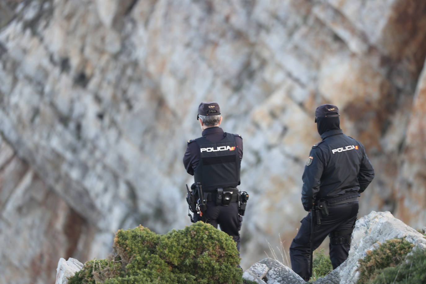 Fotos: Reanudan en el Cabo Peñas la búsqueda de la joven Sandra Bermejo