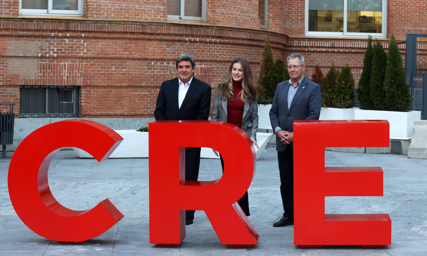 Fotos: Leonor visita Cruz Roja en un encuentro con jóvenes voluntarios