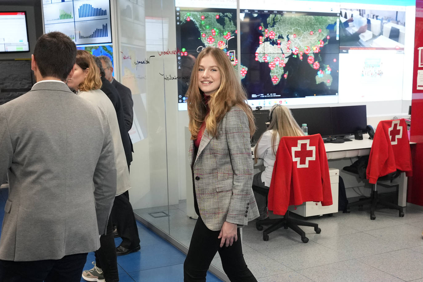 Fotos: Leonor visita Cruz Roja en un encuentro con jóvenes voluntarios