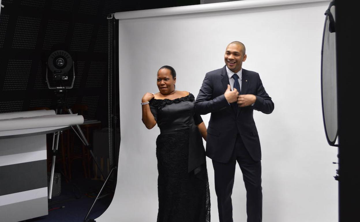 Bridget Bazile y Vincent Basel, en una sesión fotográfica.