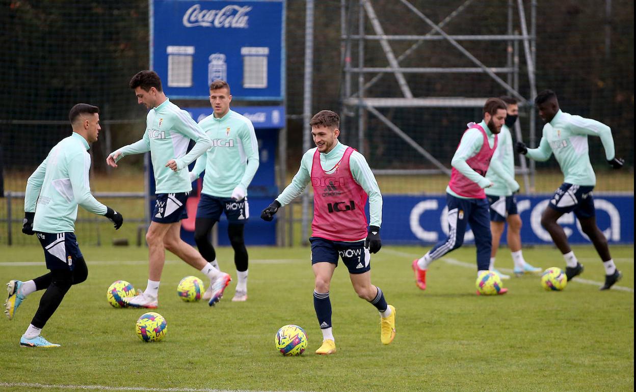 El Real Oviedo durante su última sesión de entrenamiento antes del partido del sábado frente al Sporting