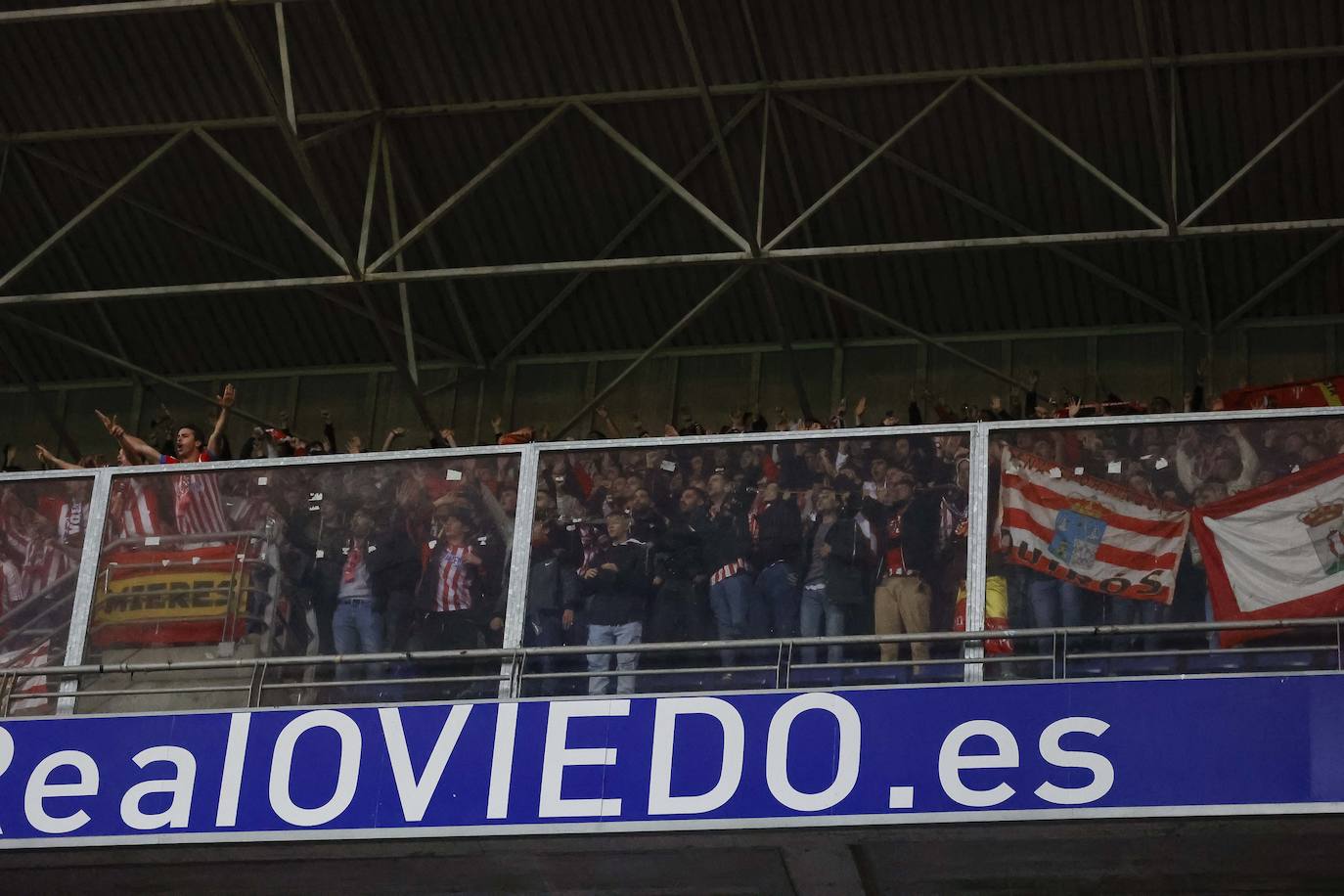 Fotos: ¿Estuviste en el derbi asturiano Real Oviedo - Sporting? ¡Búscate en el Tartiere!