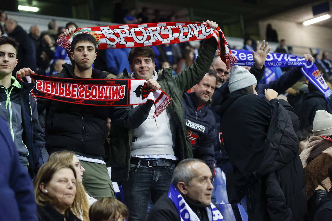 Fotos: ¿Estuviste en el derbi asturiano Real Oviedo - Sporting? ¡Búscate en el Tartiere!