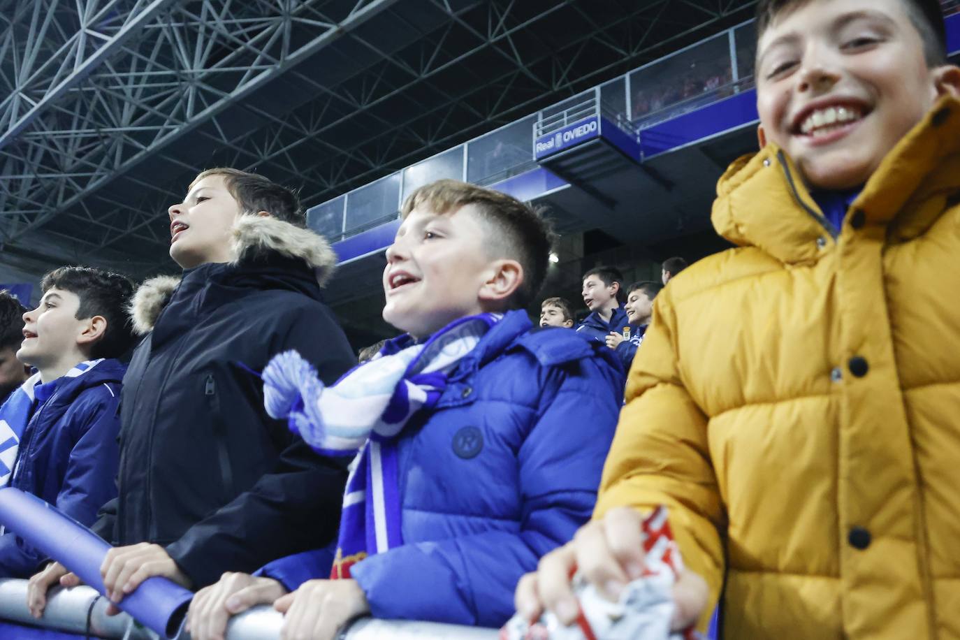 Fotos: ¿Estuviste en el derbi asturiano Real Oviedo - Sporting? ¡Búscate en el Tartiere!