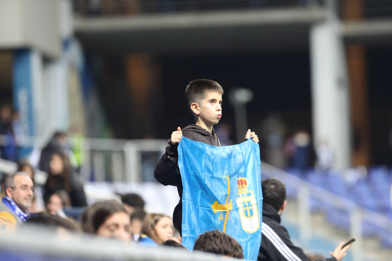 Fotos: ¿Estuviste en el derbi asturiano Real Oviedo - Sporting? ¡Búscate en el Tartiere!