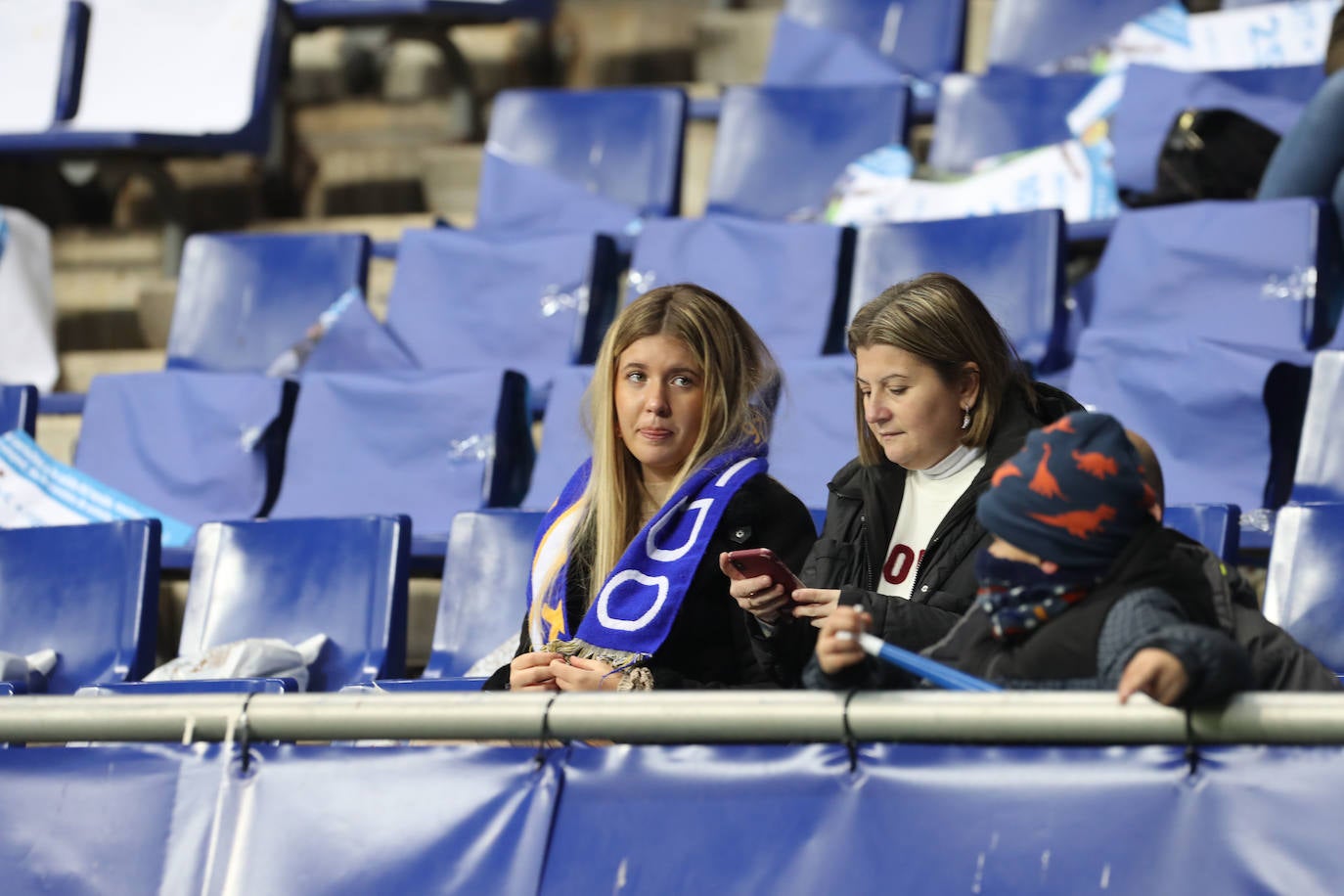 Fotos: ¿Estuviste en el derbi asturiano Real Oviedo - Sporting? ¡Búscate en el Tartiere!