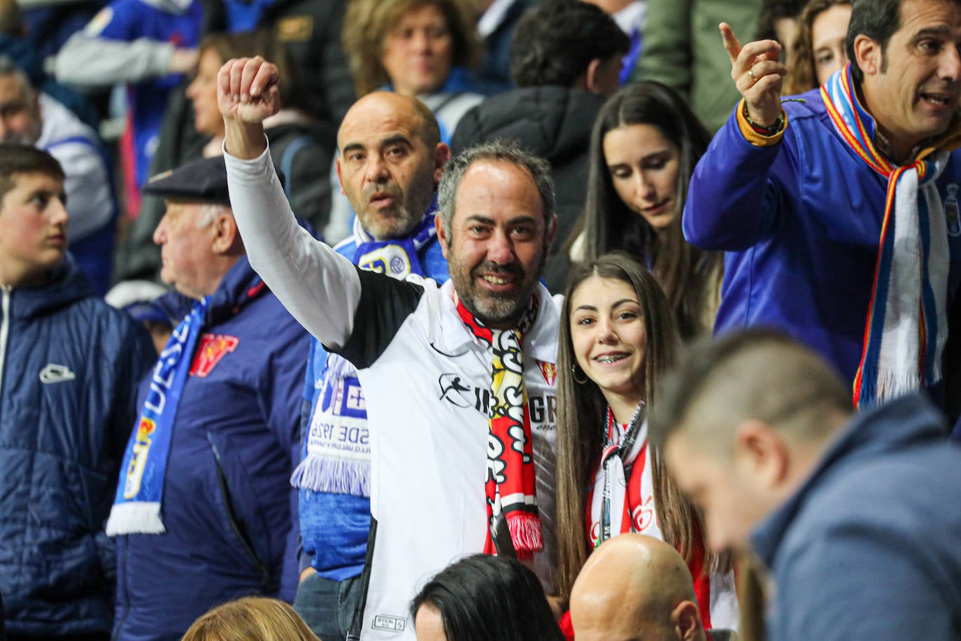 Fotos: ¿Estuviste en el derbi asturiano Real Oviedo - Sporting? ¡Búscate en el Tartiere!