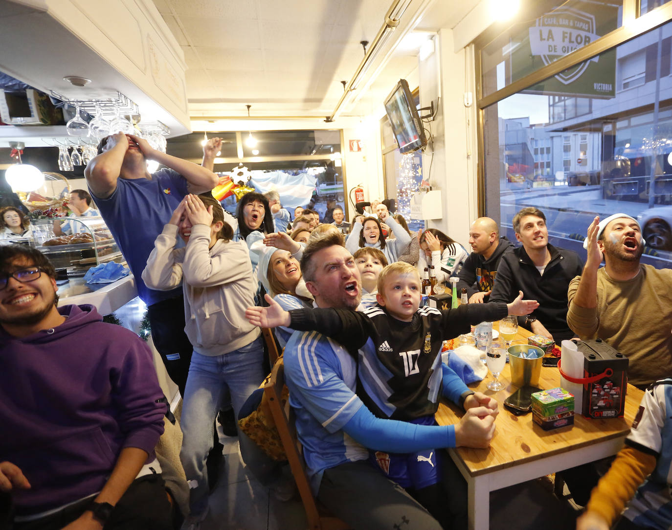 Fotos: La emoción albiceleste se siente en Asturias