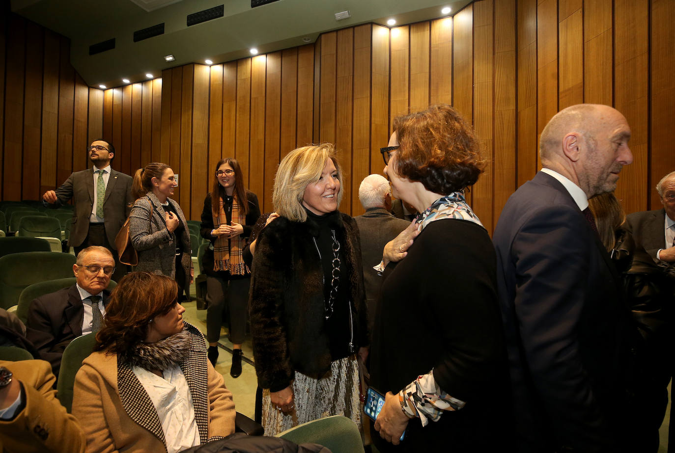 Fotos: El Instituto Fernández-Vega recibe la medalla de oro de la Cámara de Comercio