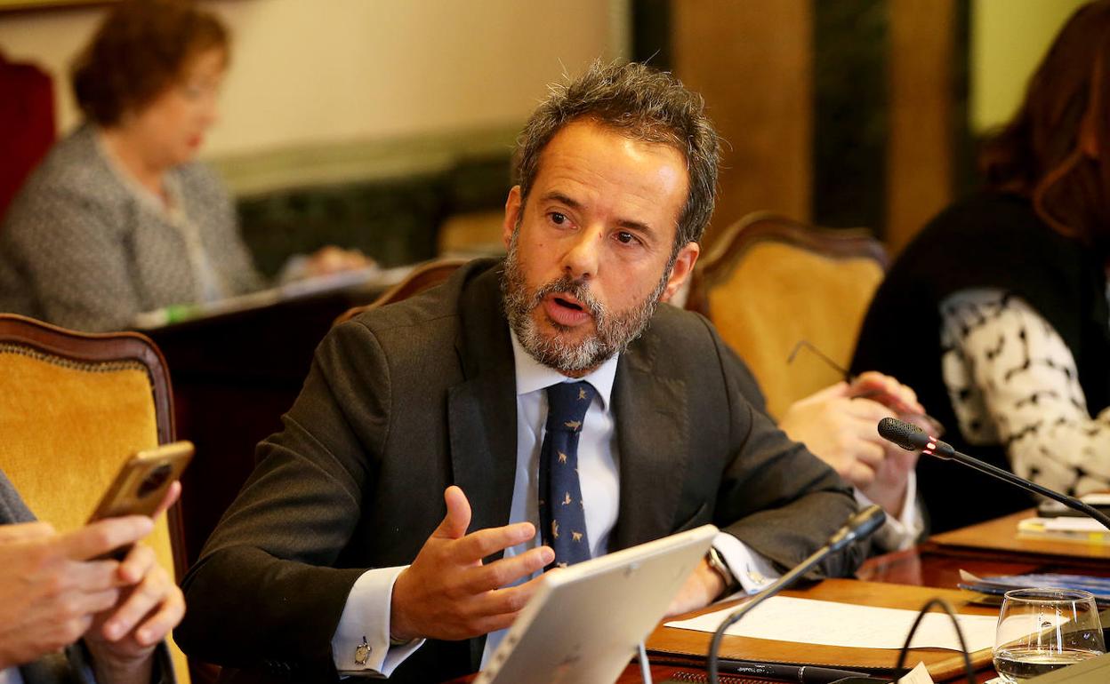 Nacho Cuesta en un pleno del Ayuntamiento de Oviedo