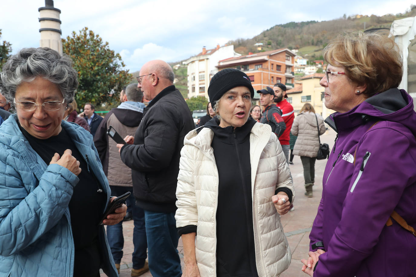 Fotos: Máxima alegría en Moreda al repartir El Gordo de la Lotería de Navidad