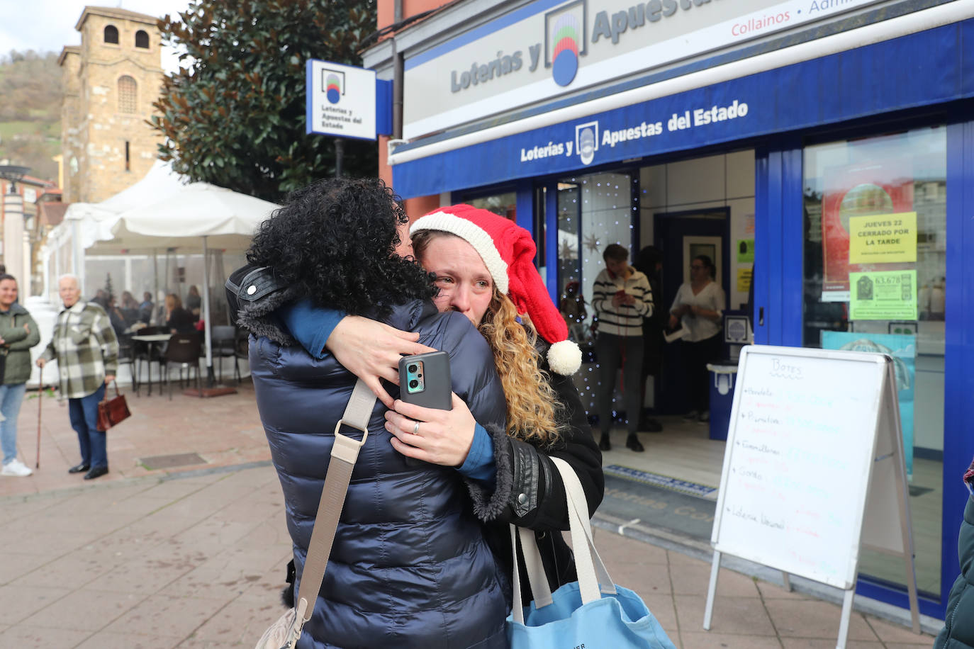 Fotos: Asturias celebra su suerte en la Lotería de Navidad