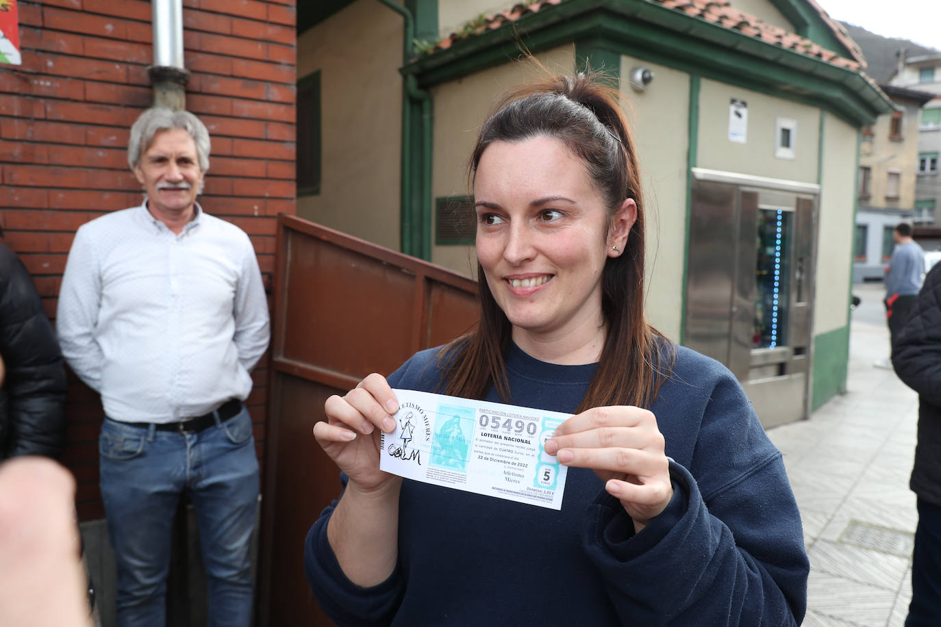 Fotos: Asturias celebra su suerte en la Lotería de Navidad