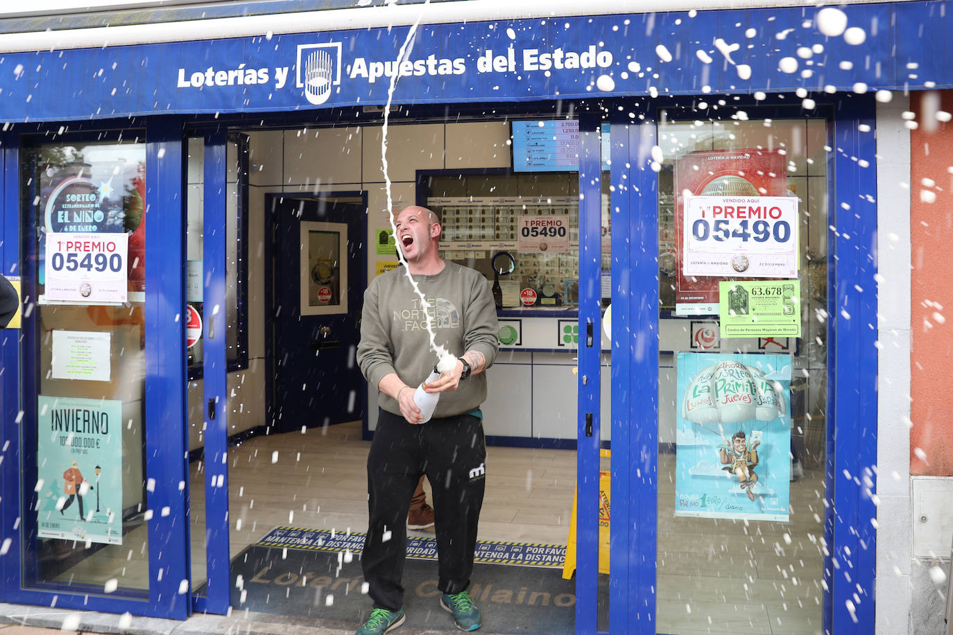 Fotos: Asturias celebra su suerte en la Lotería de Navidad