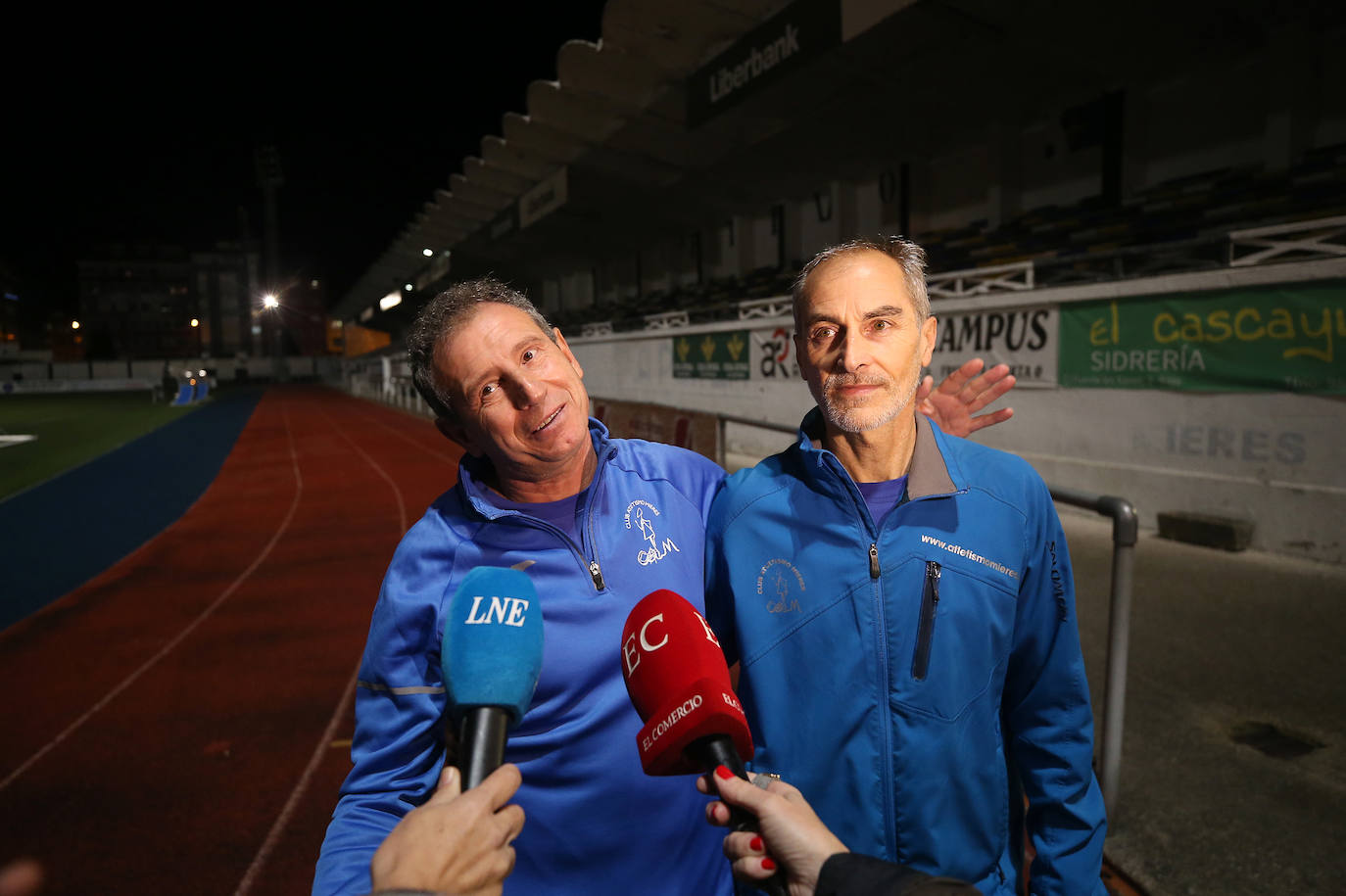 Fotos: Euforia en el Club Atletismo Mieres al llevarse el Gordo