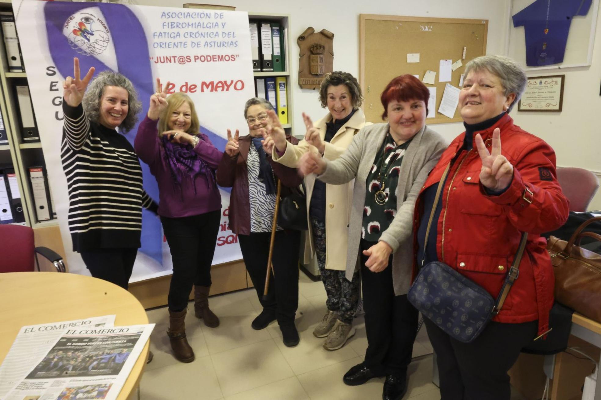 Elena Pastor, Emilia Iglesias, Angélica Merodio, Edita González, Begoña Pérez y Carmen Álvarez, ayer en la sede de la Asociación.