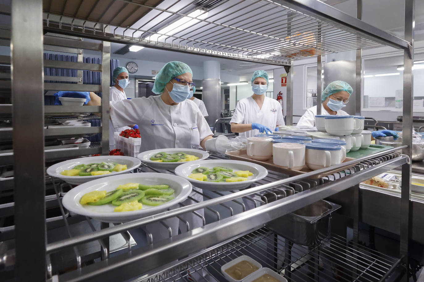 Fotos: Una cena de Nochebuena especial para los pacientes del Hospital de Cabueñes