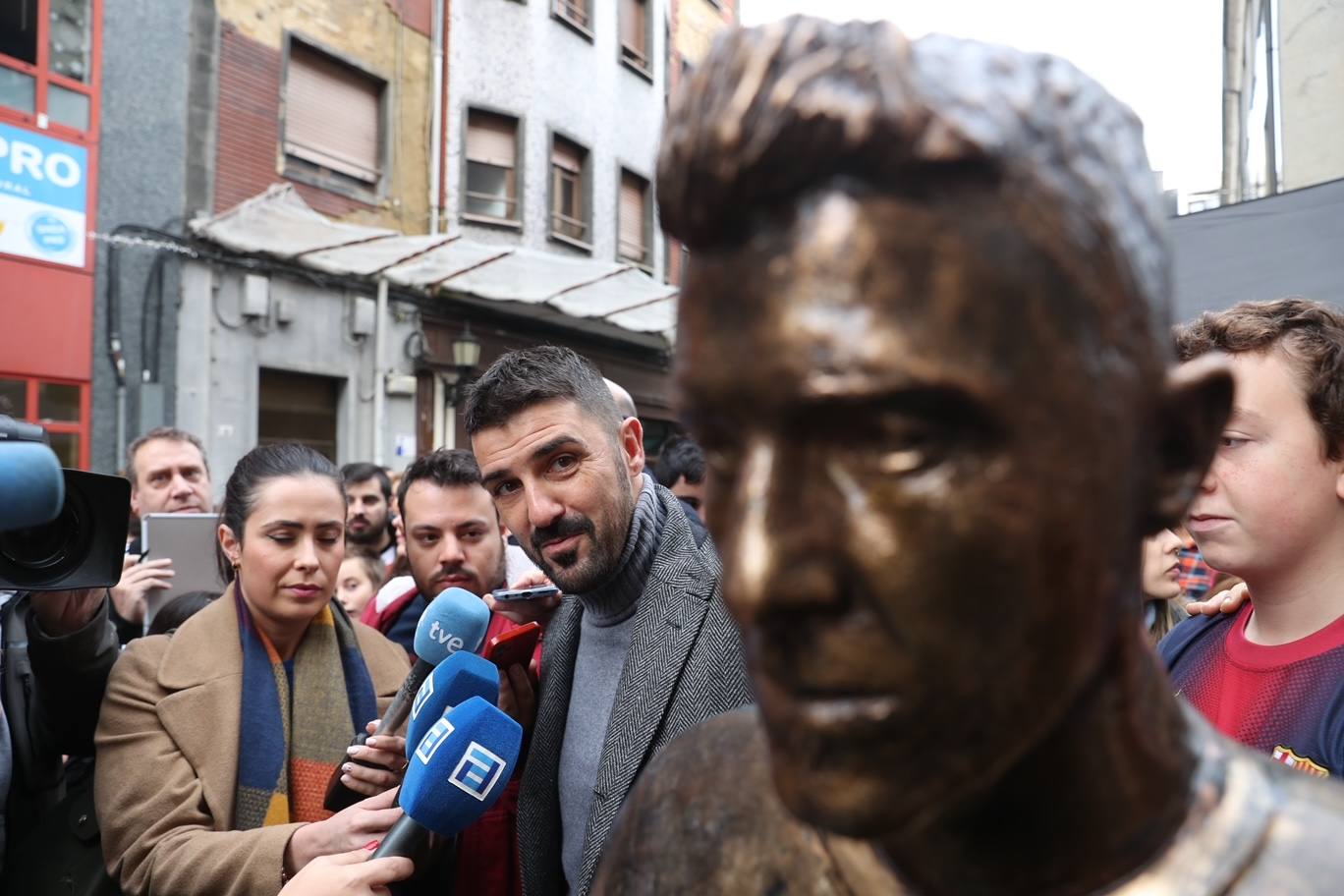 Fotos: David Villa se emociona con su estatua y el cariño de su gente