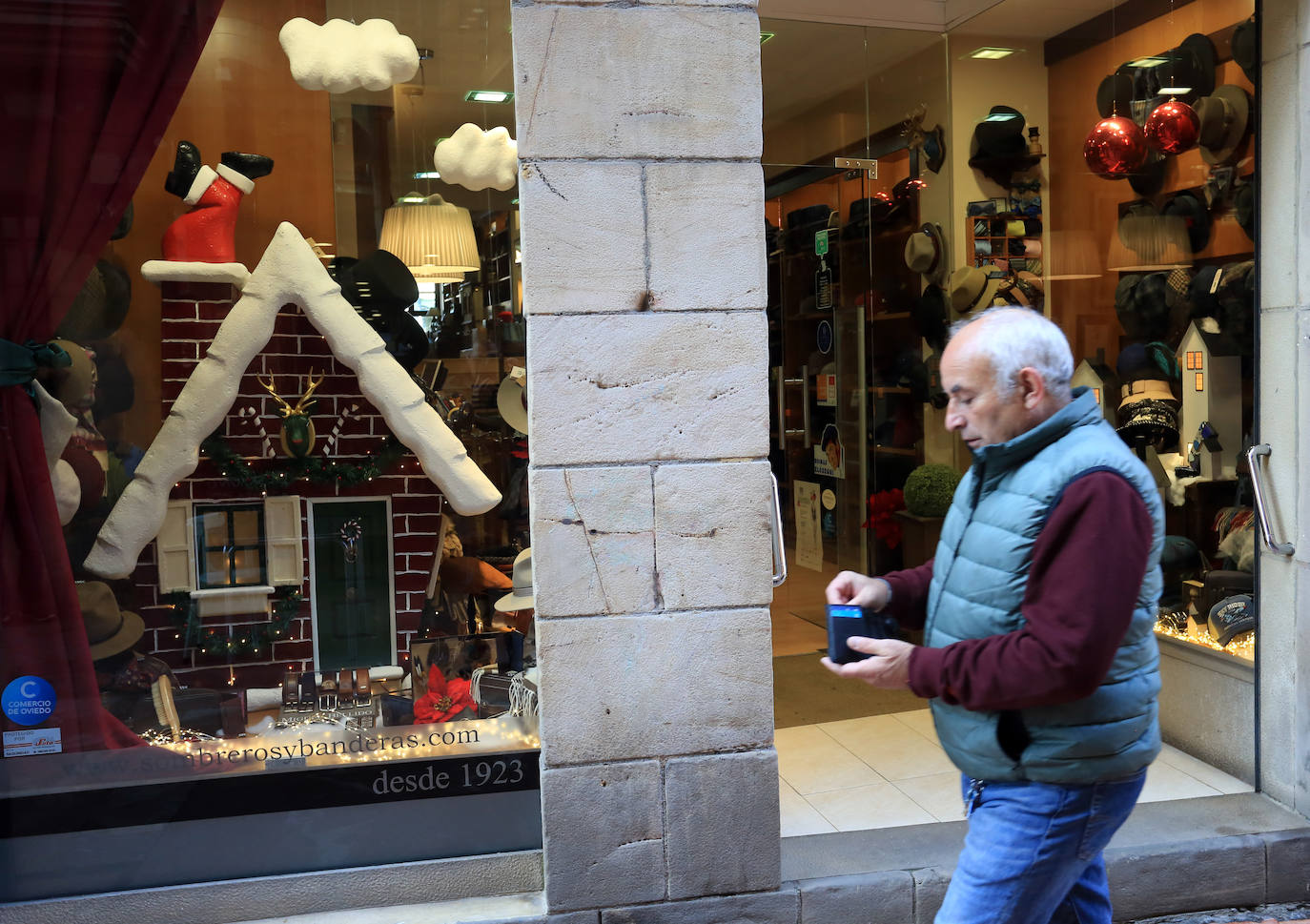 Fotos: Las luces y los adornos de Navidad que dan luz al comercio ovetense