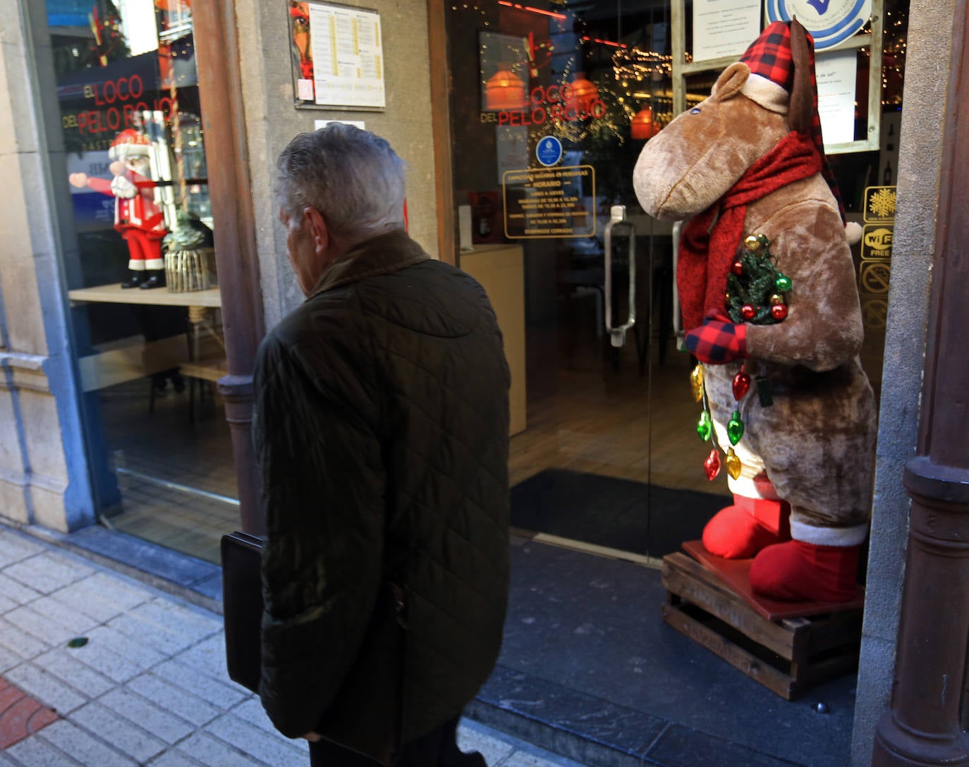 Fotos: Las luces y los adornos de Navidad que dan luz al comercio ovetense