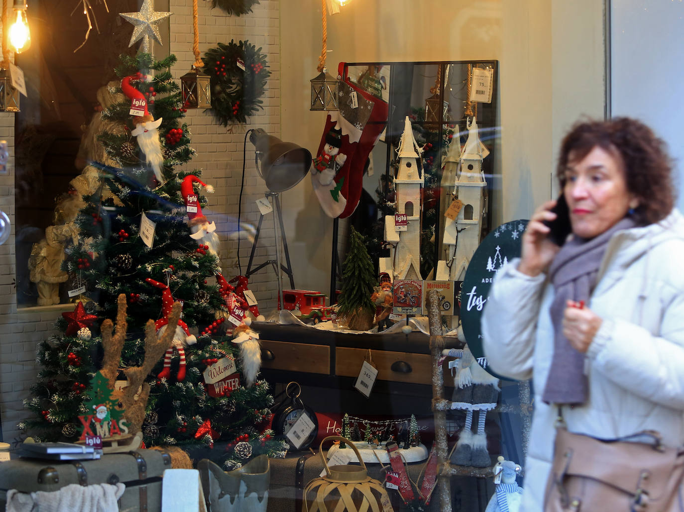 Fotos: Las luces y los adornos de Navidad que dan luz al comercio ovetense