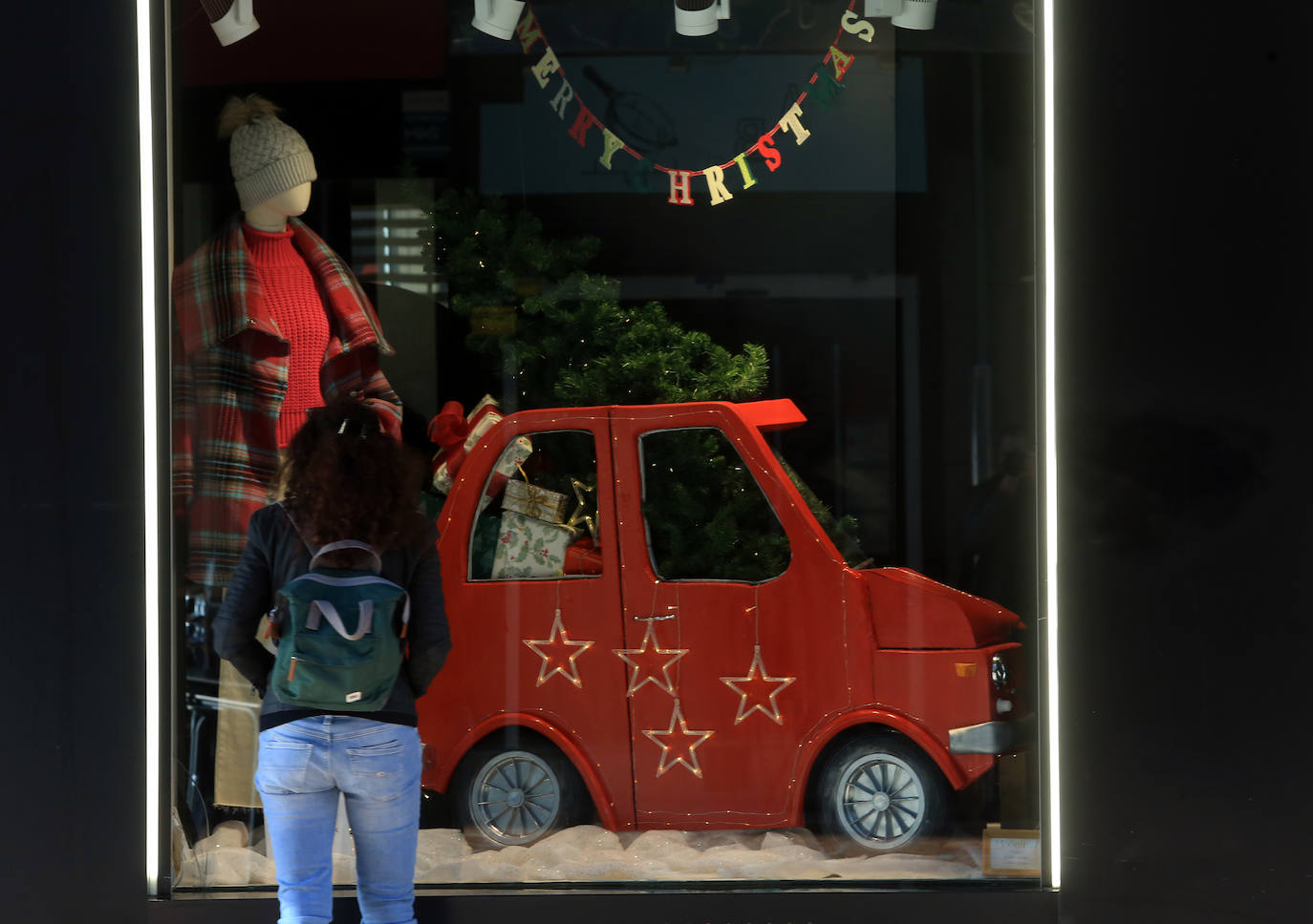 Fotos: Las luces y los adornos de Navidad que dan luz al comercio ovetense