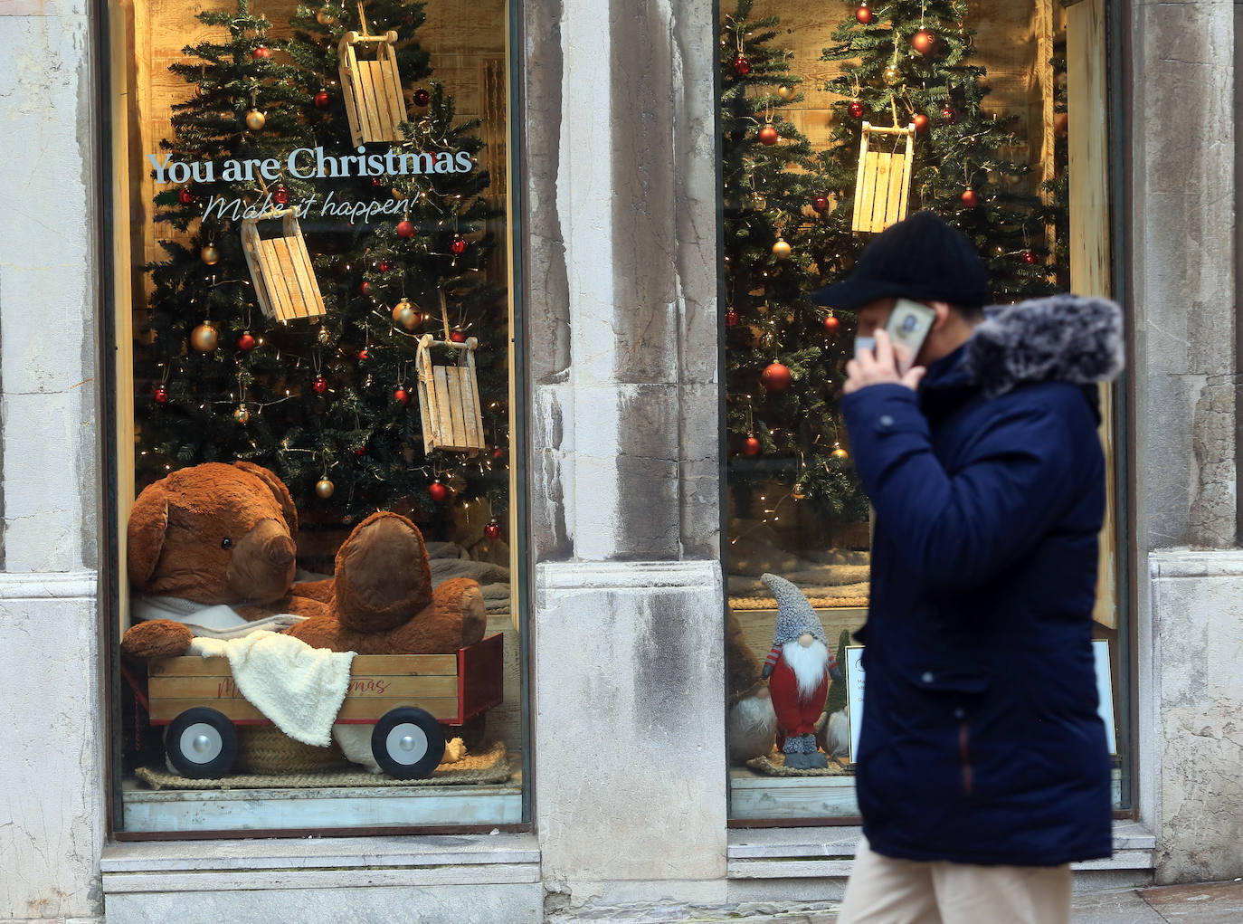 Fotos: Las luces y los adornos de Navidad que dan luz al comercio ovetense