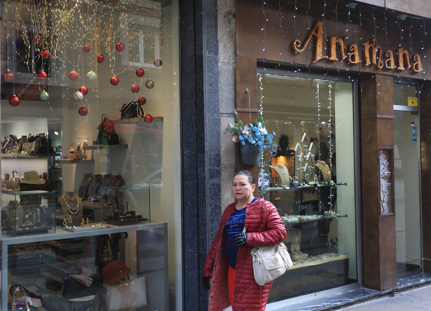 Fotos: Las luces y los adornos de Navidad que dan luz al comercio ovetense