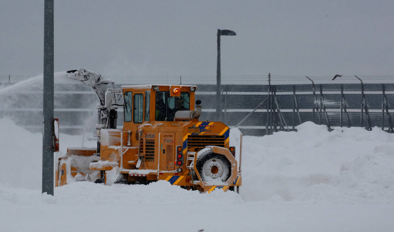 Fotos: Nueva York se congela: las increíbles imágenes de una ciudad sepultada por la nieve