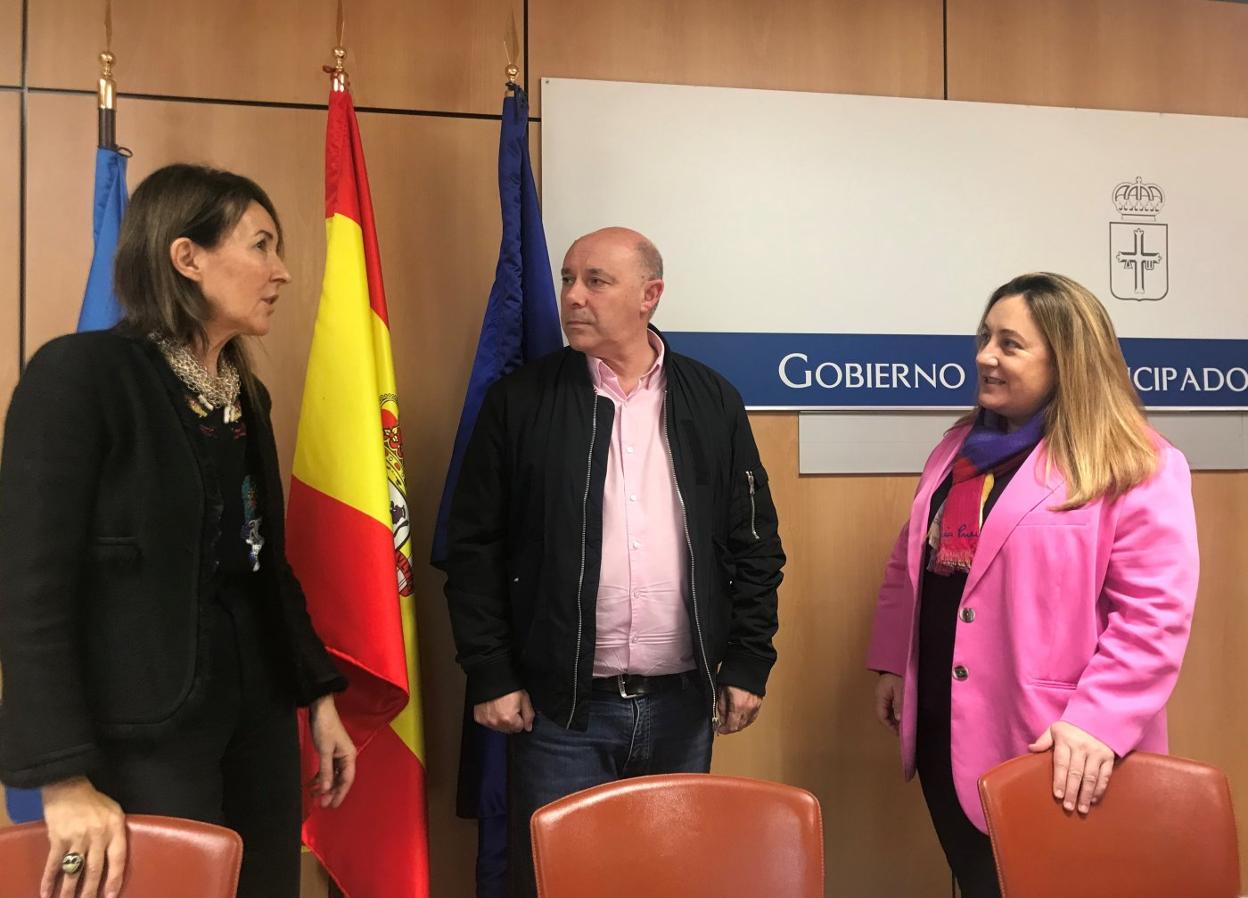 María Elena Arango, Francisco Javier Vinjoy y Lydia Espina. 