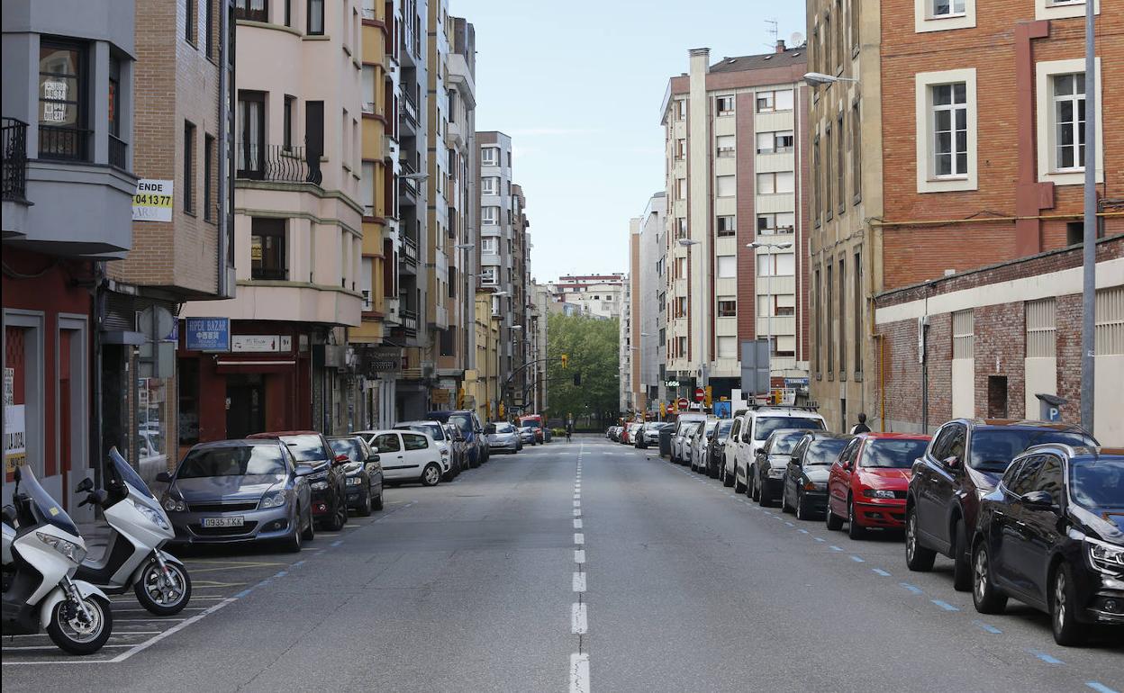 Calle Hermanos Felgueroso, donde se produjo el vertido.