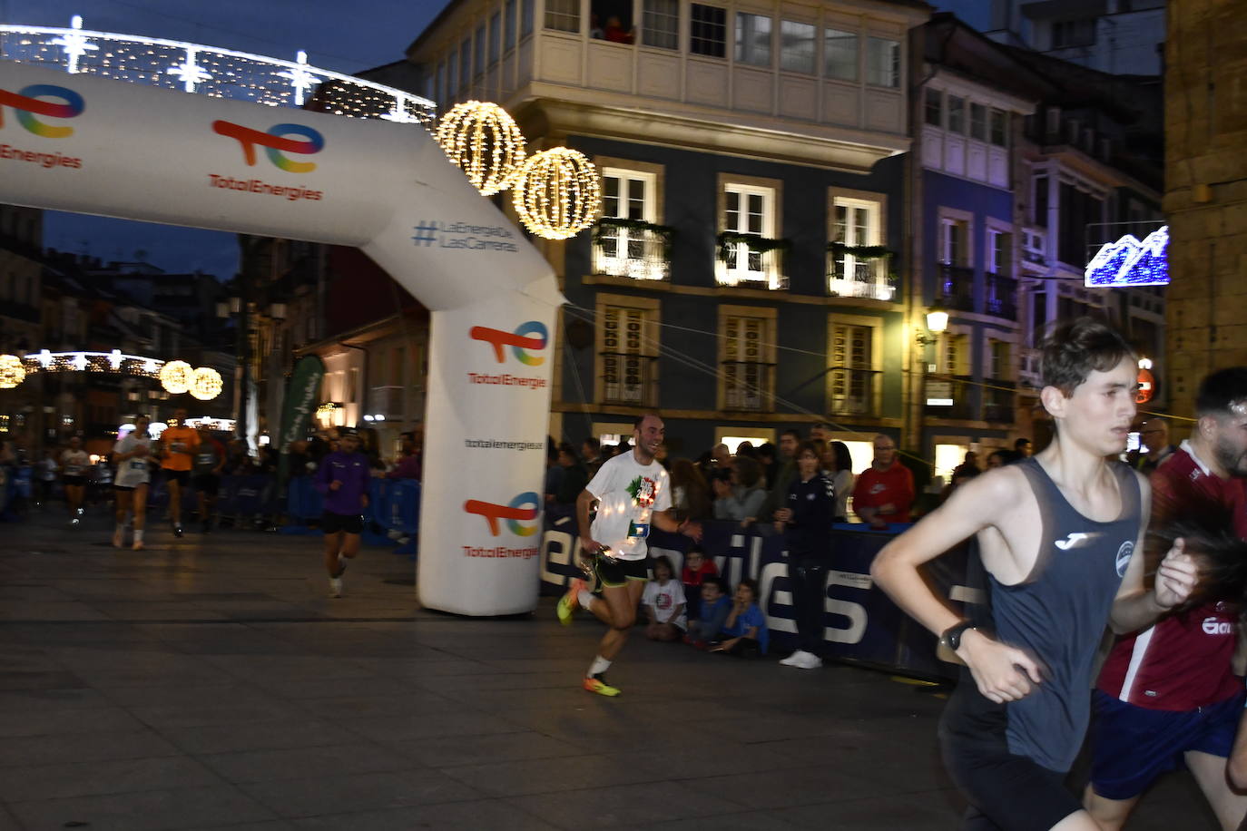 Fotos: Veinte mil asturianos a la carrera para despedir 2022