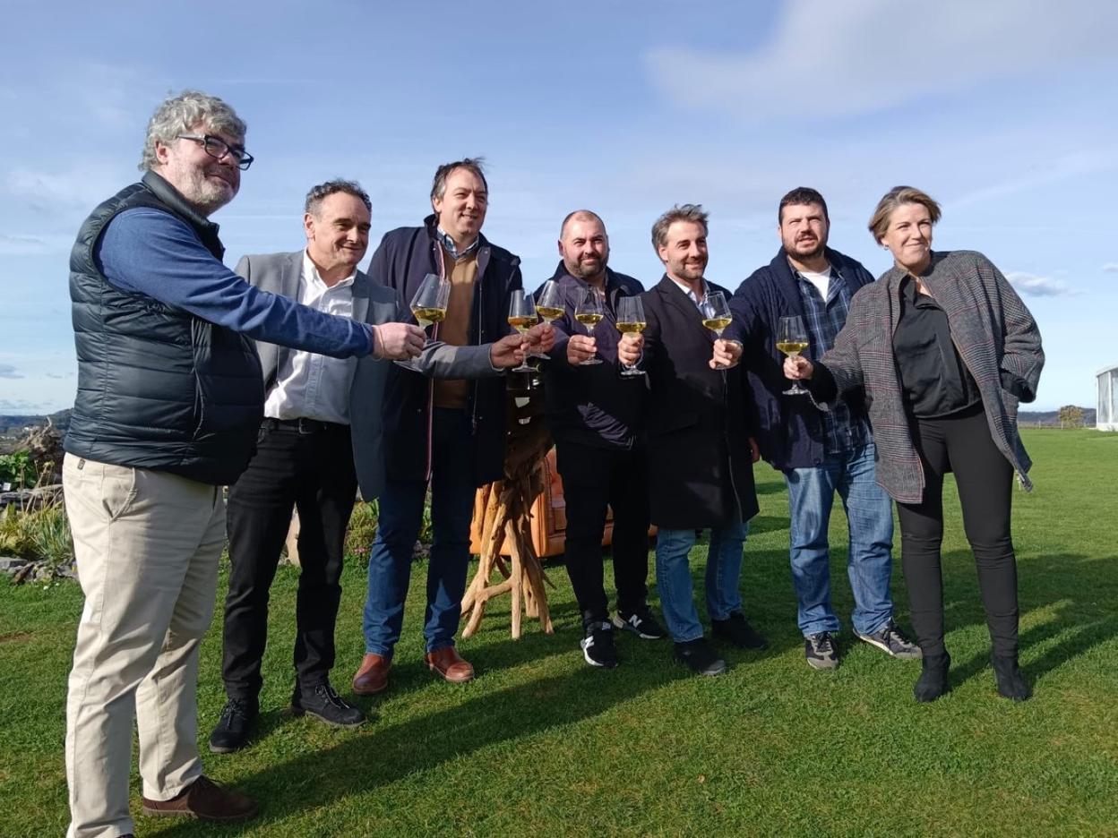 El Príncipe Aliatar visitó a los niños del concejo de Villaviciosa. 