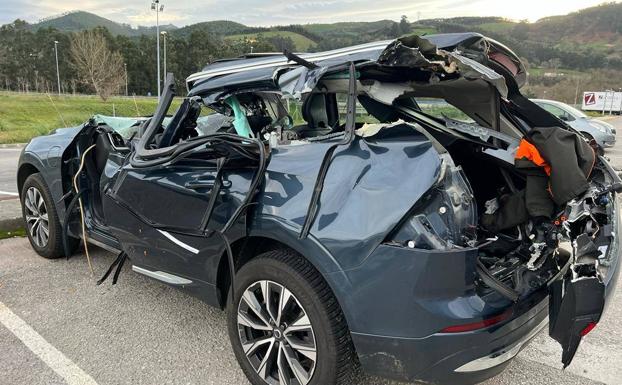 Imagen principal - Estado en el que quedaron los coches accidentados.